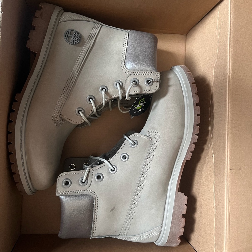 Gray Timberlands - image 1